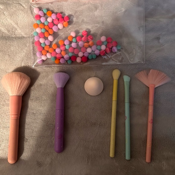 Professional quality 5pc brush set with 6pc makeup brush set - Picture 4 of 8